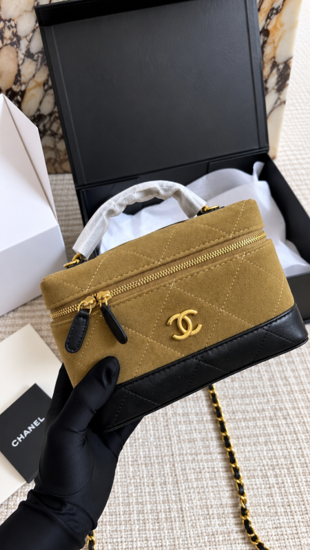 شنطة -Makeup CHANEL / شامل علبة الشركة